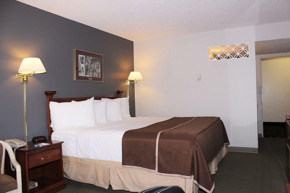Travelodge By Wyndham South 2*